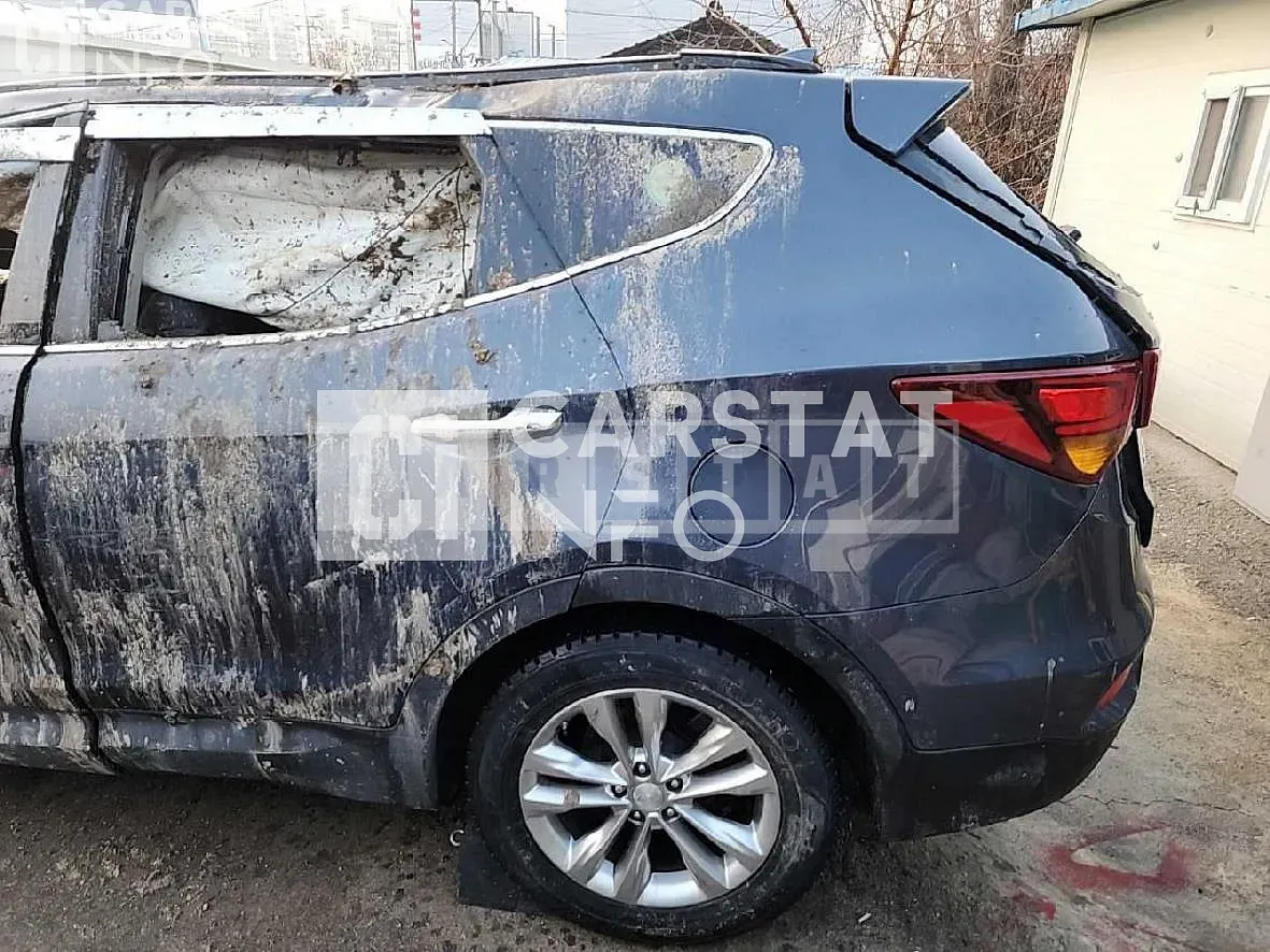 Photo 2 of 14: 2016 Hyundai Santa Fe, VIN KMHSW81UDGU661894 — Korean insurance auction