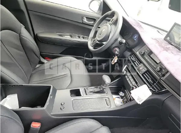 Photo 2 of 12: 2018 Kia K5 — Korean insurance auction