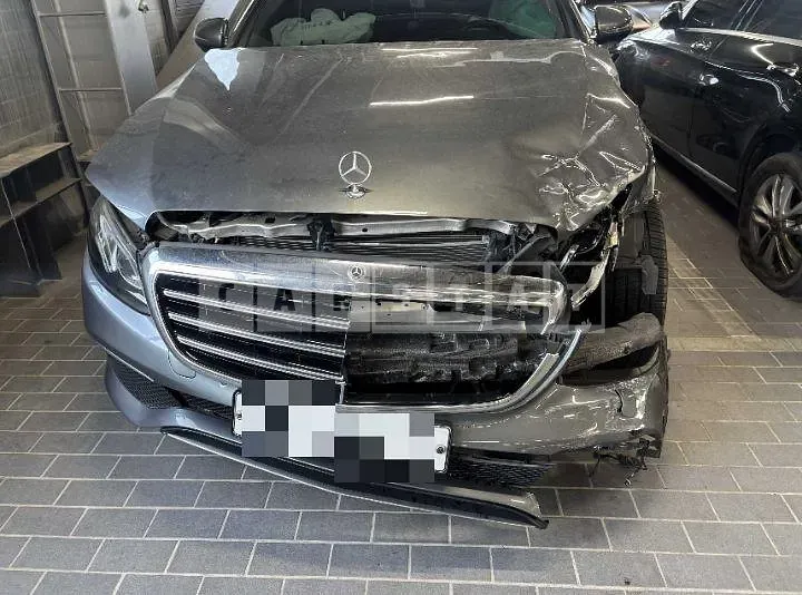 Photo 2 of 36: 2019 Mercedes-Benz E300 4Matic — Korean insurance auction