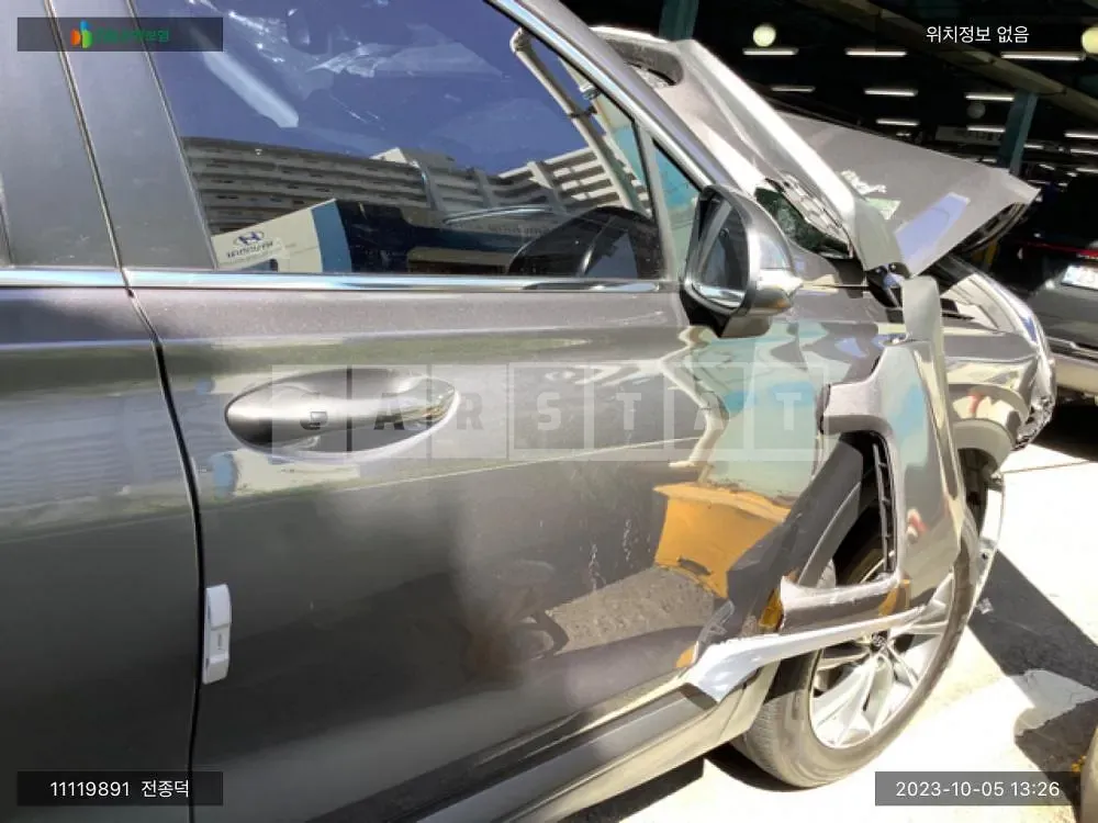 Photo 2 of 11: 2018 Hyundai Santa Fe, VIN KMHS281BBKU064505 — Korean insurance auction