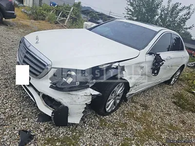Photo 1 of 13: 2017 Mercedes-Benz E220 d 4Matic — Korean insurance auction