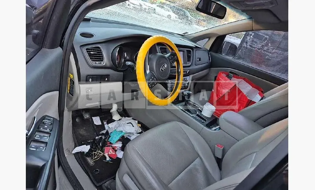 Photo 2 of 18: 2018 Kia Carnivals — Korean insurance auction