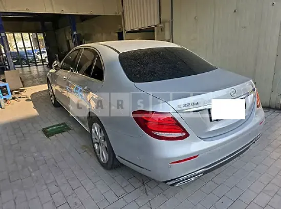 Photo 2 of 12: 2017 Mercedes-Benz E220 d 4Matic — Korean insurance auction