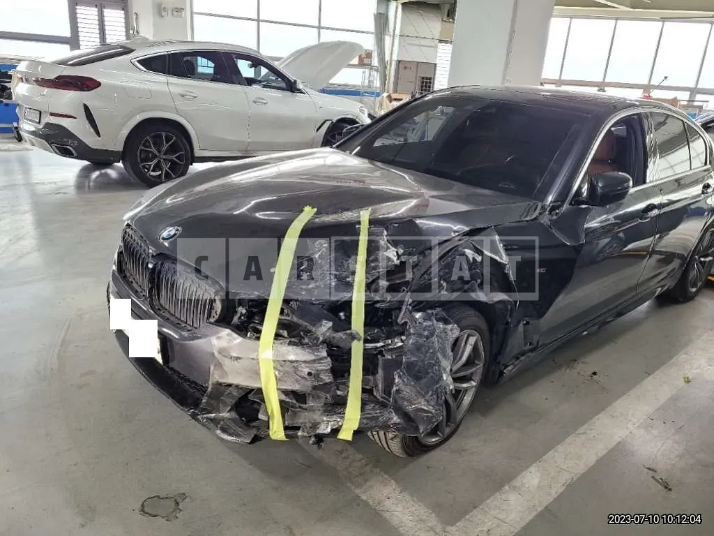Photo 2 of 11: 2018 BMW 520d xDrive, VIN WBAJC5106JWB85175 — Korean insurance auction