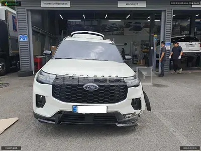 2025 Ford Explorer 2.3L AWD