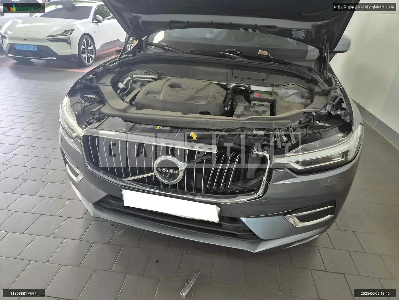 Photo 2 of 10: 2018 Volvo XC60T6 AWD, VIN YV1UZA22CK1211809 — Korean insurance auction