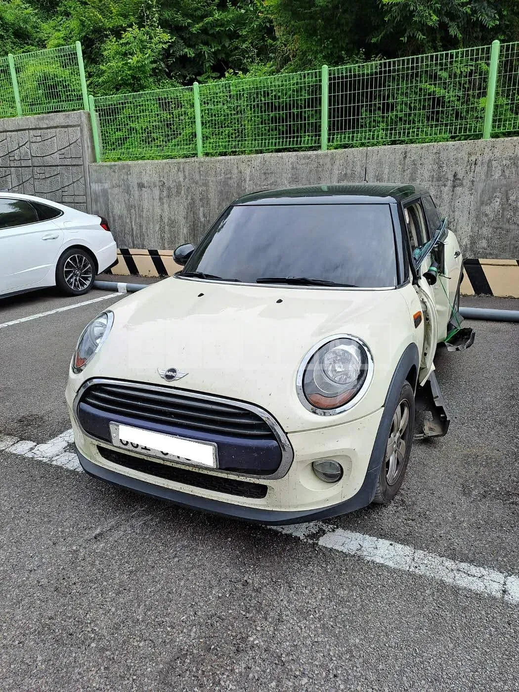 Photo 2 of 22: 2016 MINI Cooper 5 Door, VIN WMWXU1107G2D88902 — Korean insurance auction