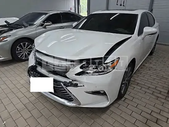 Photo 2 of 11: 2017 Lexus ES300h — Korean insurance auction