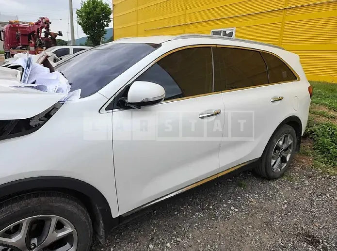 Photo 2 of 13: 2016 Kia Sorento, VIN KNAPS81ABGA185857 — Korean insurance auction