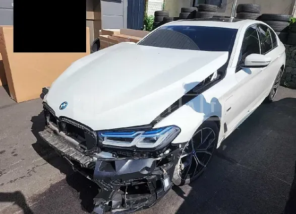 Photo 2 of 10: 2023 BMW 530e, VIN WBA51AG01PCN32796 — Korean insurance auction