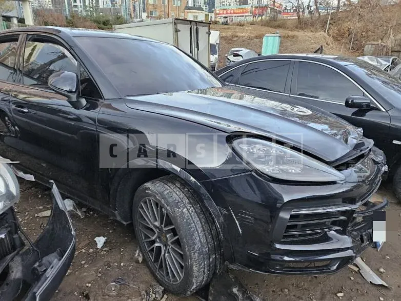 Photo 2 of 5: 2021 Porsche Cayenne — Korean insurance auction