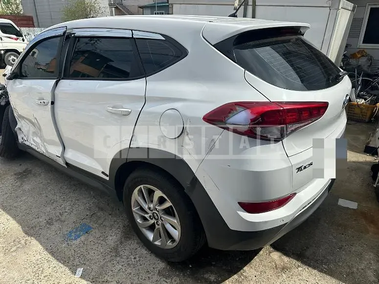 Photo 2 of 10: 2017 Hyundai Tucson TL — Korean insurance auction