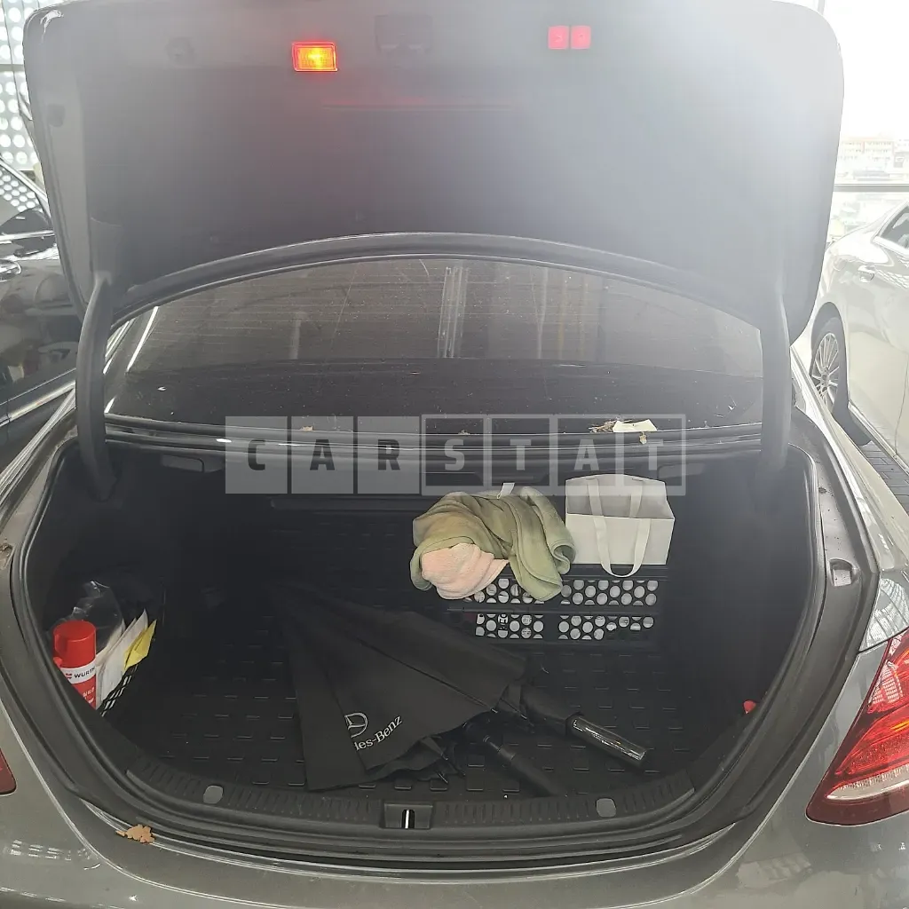 Photo 2 of 24: 2019 Mercedes-Benz E 300 4Matic, VIN WDDZF4KBXKA588522 — Korean insurance auction