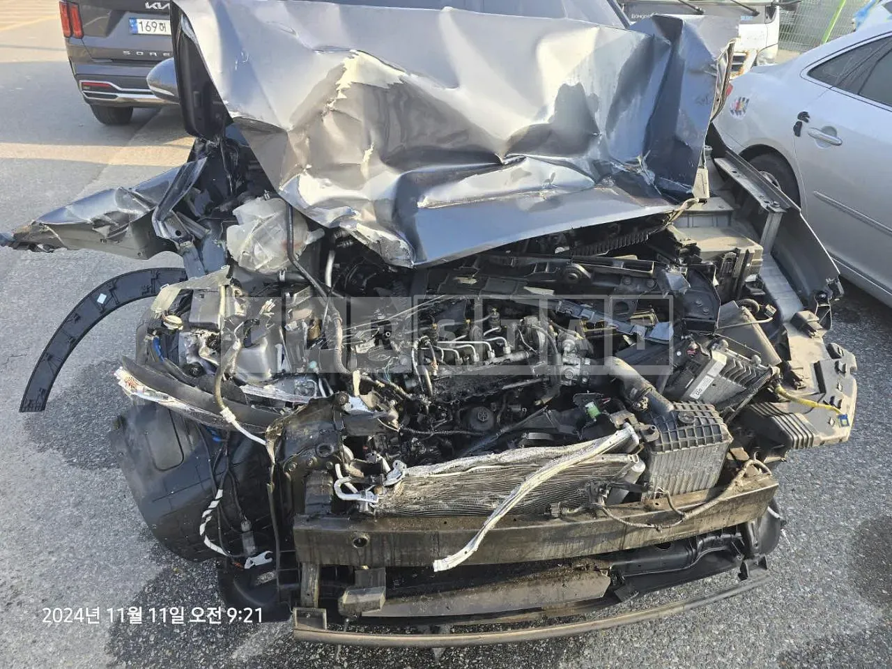 Photo 2 of 16: 2017 Hyundai Tucson, VIN KMHJ3815GHU445169 — Korean insurance auction