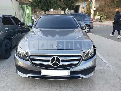 Photo 1 of 32: 2018 Mercedes-Benz E200, VIN WDDZF4CB7JA459134 — Korean insurance auction