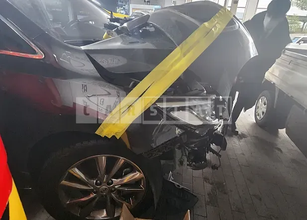 Photo 2 of 9: 2020 Kia Carnival, VIN KNAME81ABLS641559 — Korean insurance auction