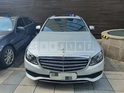 Photo 1 of 11: 2018 Mercedes-Benz E220d, VIN WDDZF0EB5JA450082 — Korean insurance auction