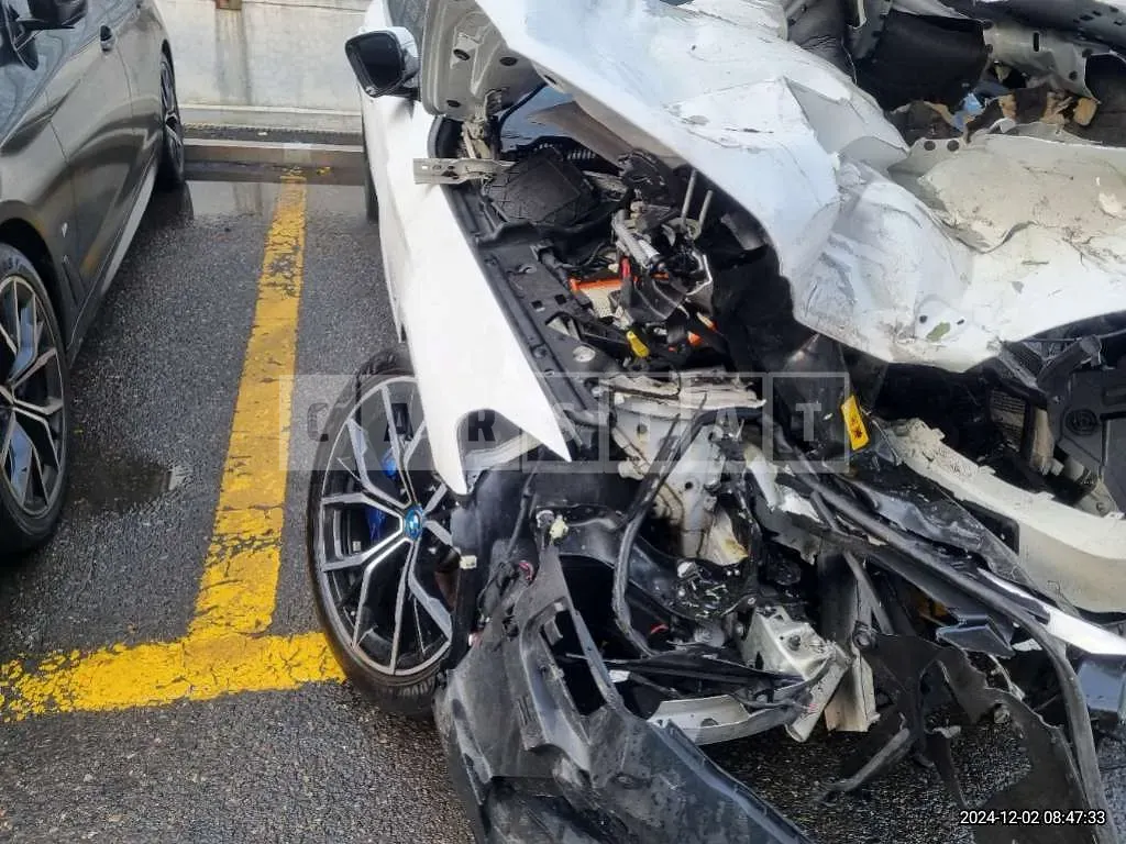 Photo 2 of 22: 2022 BMW 530e — Korean insurance auction