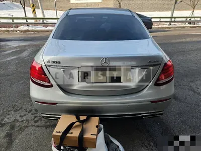 Photo 1 of 18: 2018 Mercedes-Benz E300 4Matic — Korean insurance auction