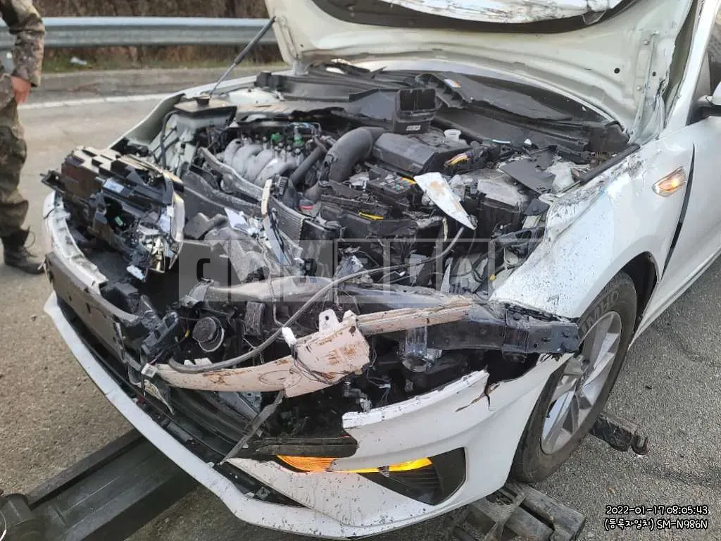 Photo 2 of 6: 2019 Kia K5, VIN KNAGS416BKA315329 — Korean insurance auction