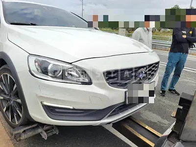 Photo 1 of 10: 2015 Volvo V60CCT5 AWD — Korean insurance auction