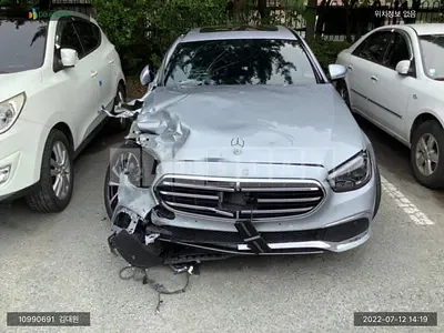 Photo 1 of 12: 2021 Mercedes-Benz E300e 4Matic, VIN W1KZF5EB8MA947712 — Korean insurance auction