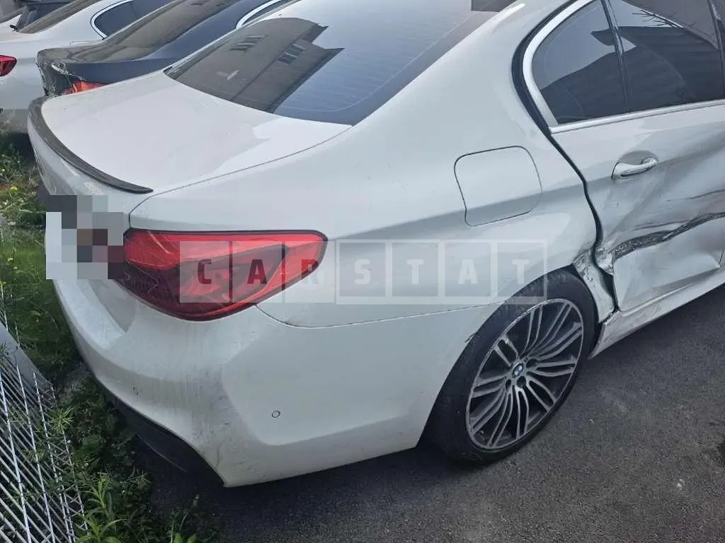 Photo 2 of 12: 2017 BMW 530d — Korean insurance auction
