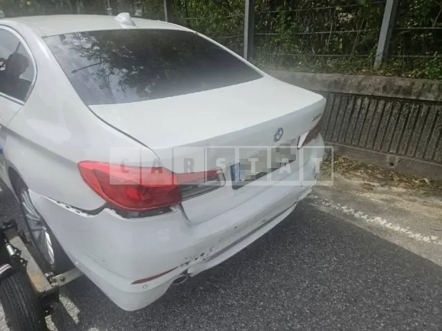 Photo 2 of 11: 2018 BMW 520d — Korean insurance auction