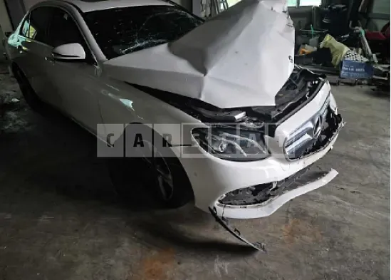 Photo 2 of 17: 2018 Mercedes-Benz E 200 — Korean insurance auction