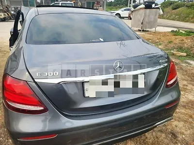 Photo 1 of 18: 2016 Mercedes-Benz E300 4Matic, VIN WDDZF4KB3HA113836 — Korean insurance auction