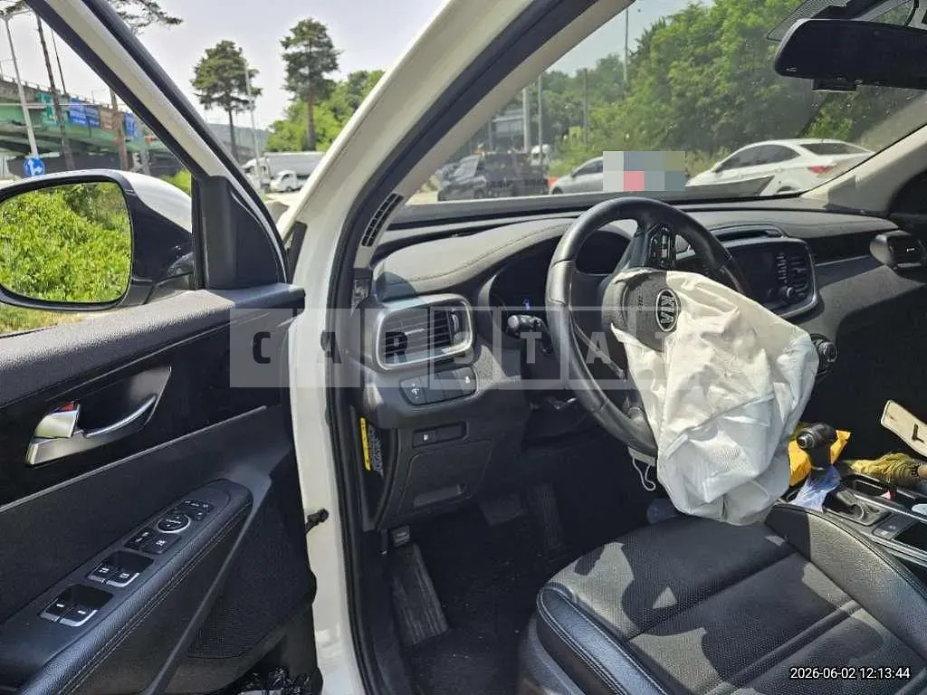 Photo 2 of 20: 2017 Kia Sorento — Korean insurance auction
