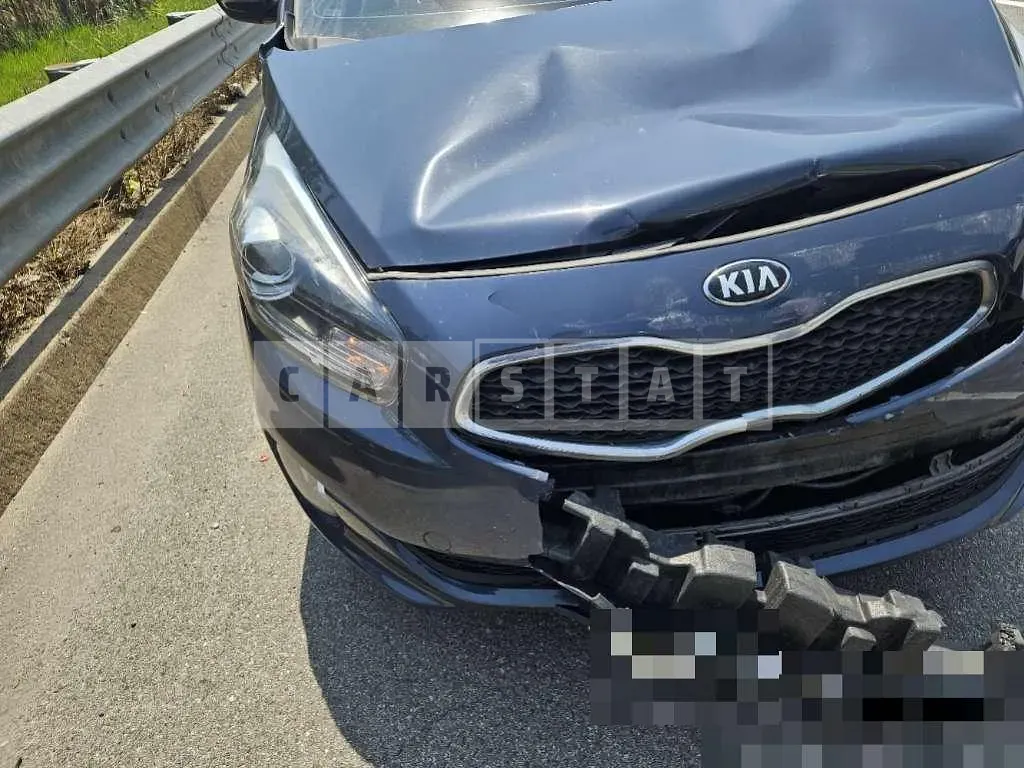 Photo 2 of 6: 2015 Kia Carens — Korean insurance auction