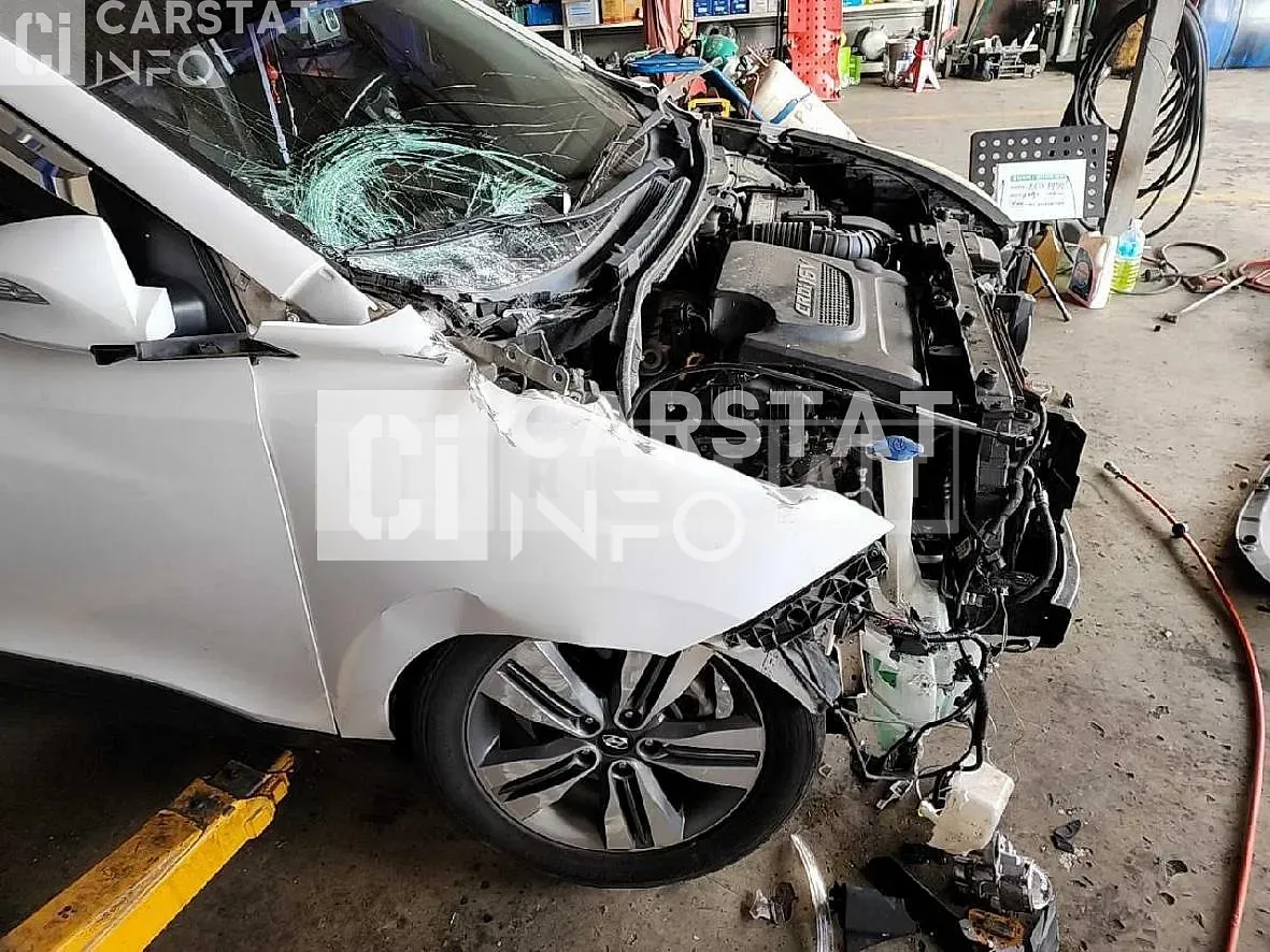 Photo 2 of 8: 2014 Hyundai Tucson ix — Korean insurance auction