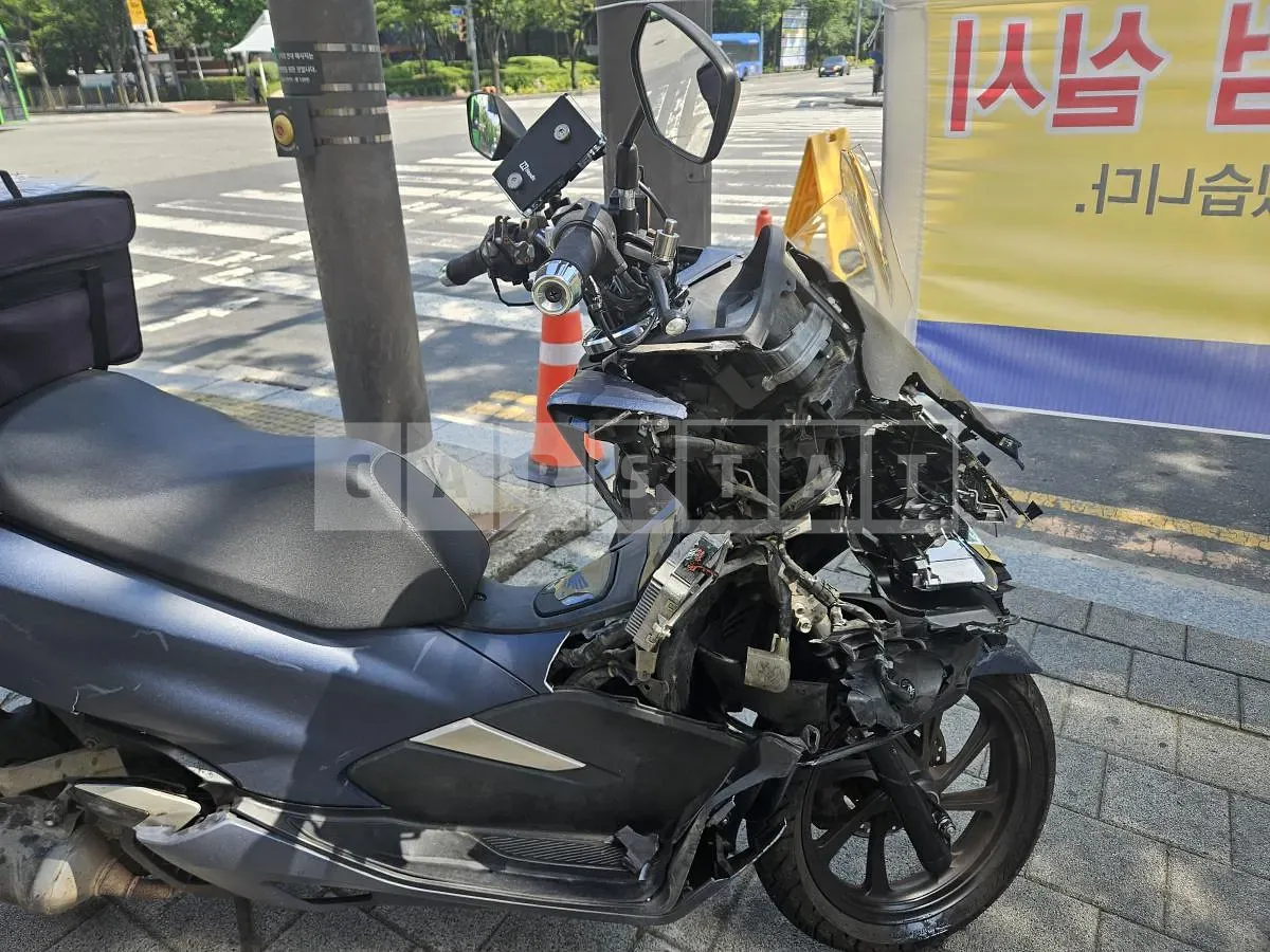 Photo 2 of 4: 2020 Honda (Two-Wheel) PCX125 — Korean insurance auction