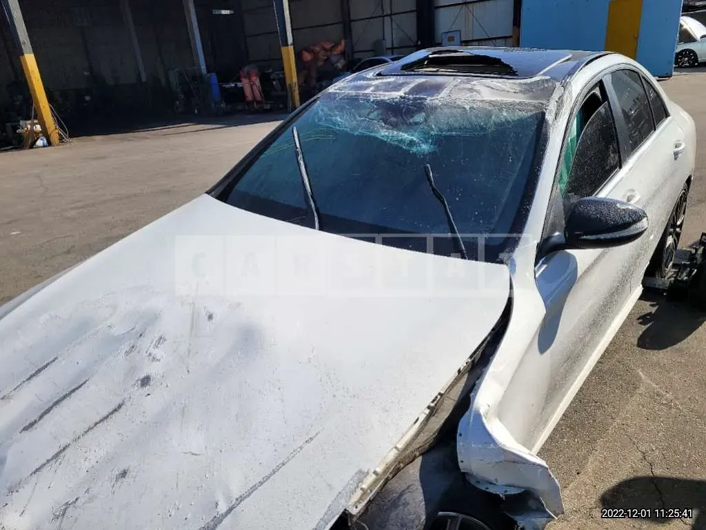 Photo 2 of 12: 2015 Mercedes-Benz C 200, VIN WDDWF4CBXFF040854 — Korean insurance auction