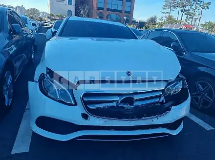 Photo 2 of 30: 2019 Mercedes-Benz E 300, VIN WDDZF4JB6KA678929 — Korean insurance auction