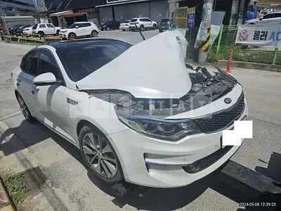Photo 1 of 15: 2017 Kia K5 — Korean insurance auction