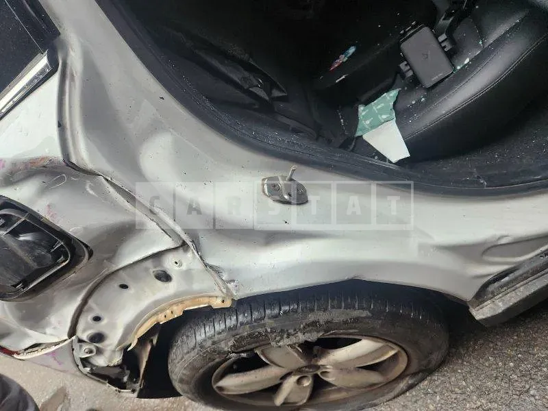 Photo 2 of 19: 2019 MINI Cooper Clubman, VIN WMWYU9106K3H01377 — Korean insurance auction