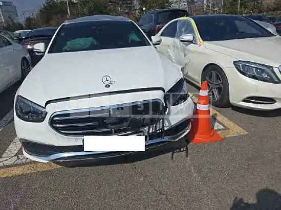 Photo 2 of 15: 2021 Mercedes-Benz E300 e 4Matic — Korean insurance auction