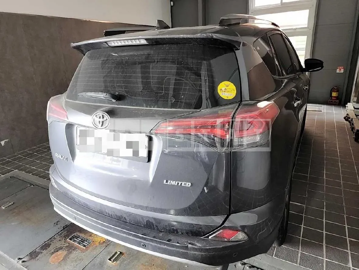 Photo 2 of 25: 2018 Toyota RAV4 2WD — Korean insurance auction
