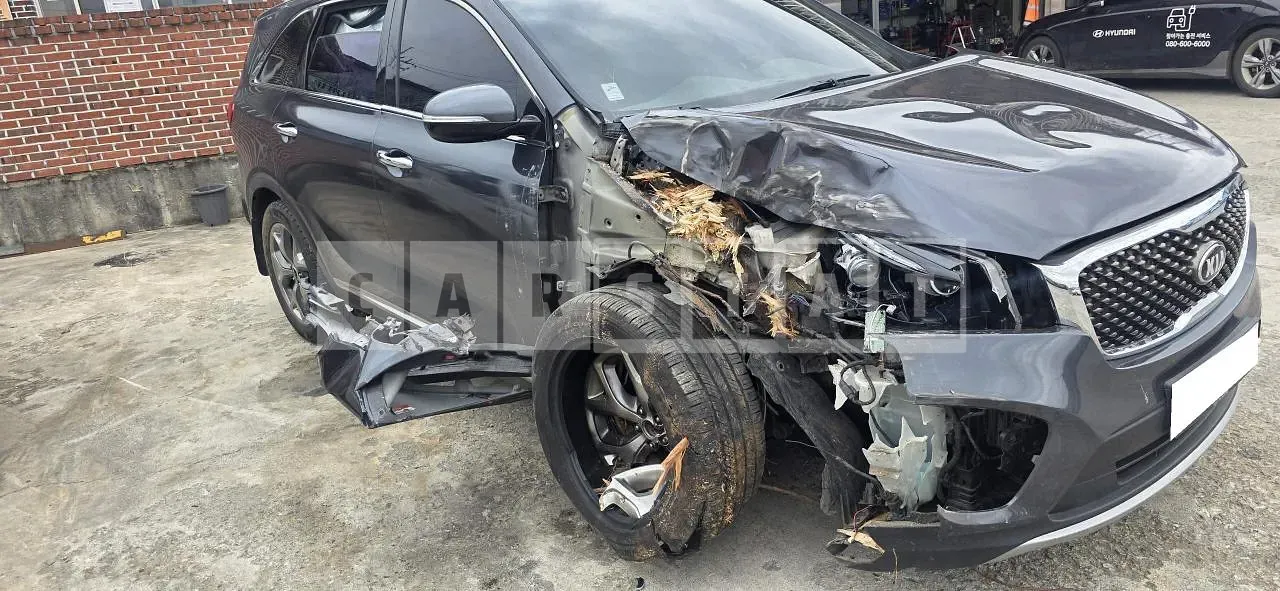 Photo 2 of 5: 2016 Kia Sorento, VIN KNAPS81ABGA221347 — Korean insurance auction