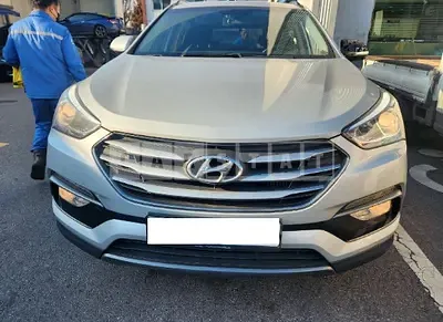 Photo 1 of 8: 2016 Hyundai Santa Fe, VIN KMHSW81XBGU661408 — Korean insurance auction