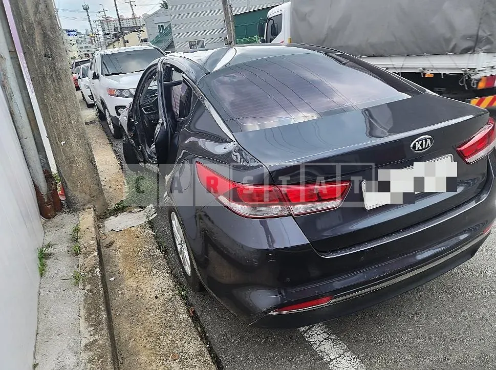 Photo 2 of 7: 2016 Kia K5 2.0(LPI), VIN KNAGS416BGA056488 — Korean insurance auction
