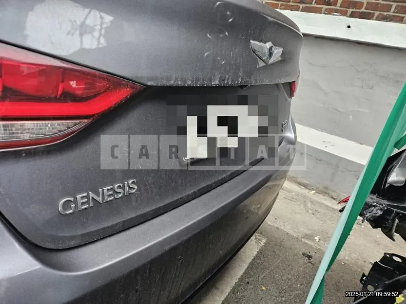 Photo 2 of 16: 2015 Genesis 3.3 — Korean insurance auction