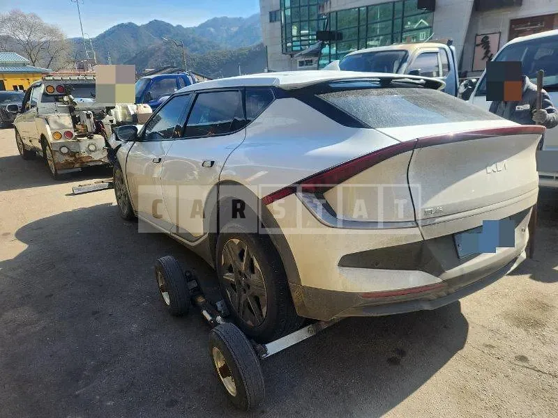 Photo 2 of 11: 2024 Kia EV6 — Korean insurance auction
