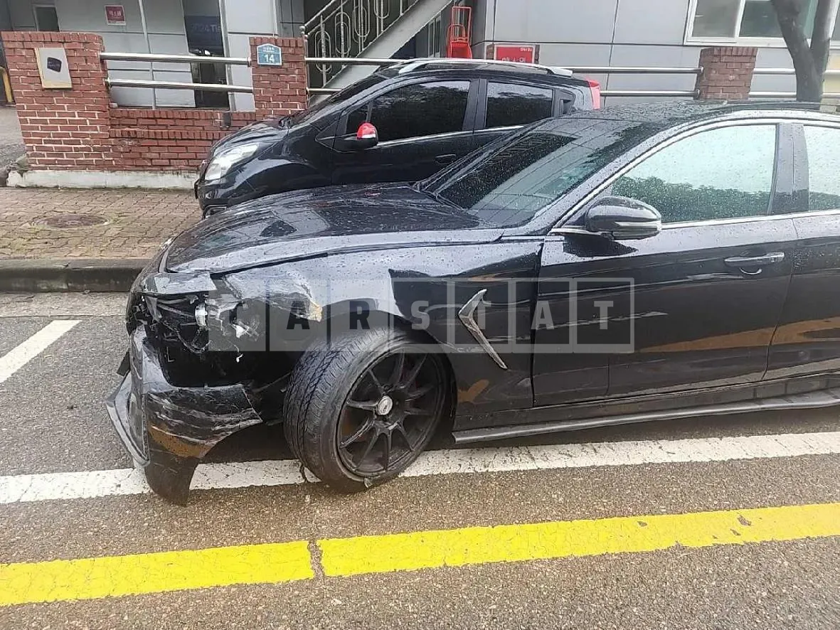 Photo 2 of 17: 2017 Genesis G70 AWD — Korean insurance auction