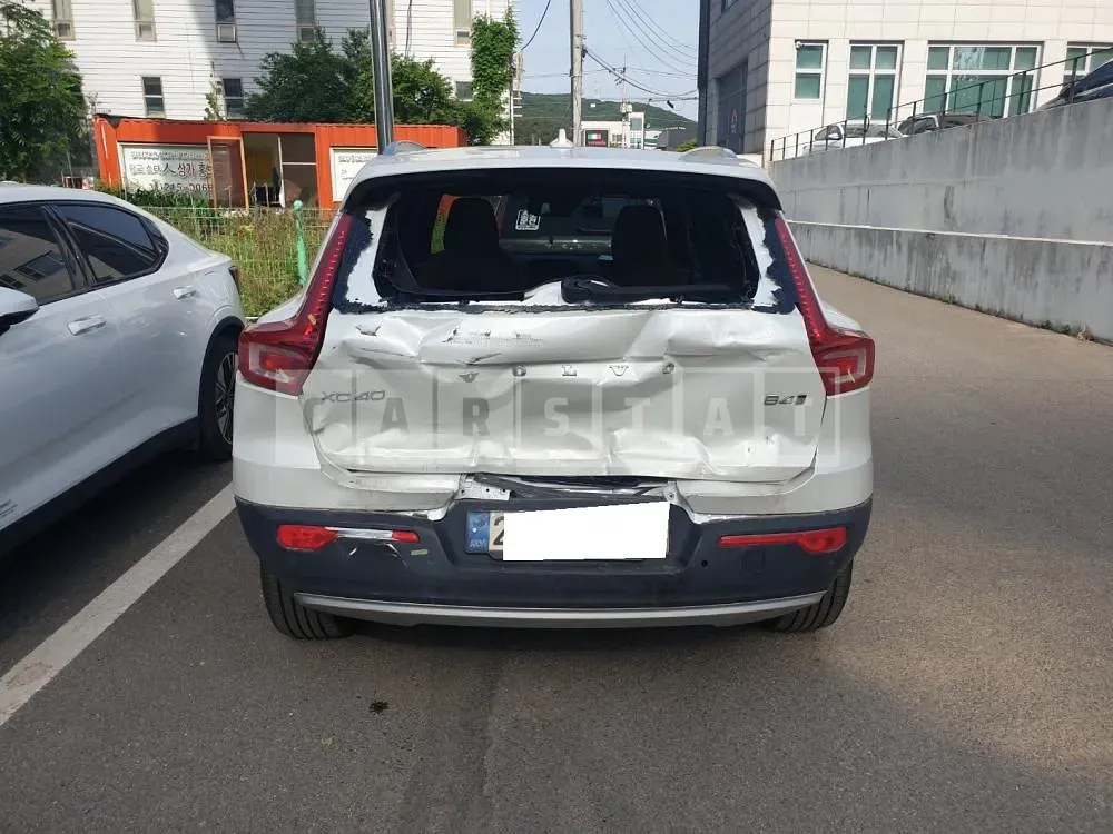 Photo 2 of 8: 2021 Volvo XC40B4 AWD, VIN YV1XZK92CM2552096 — Korean insurance auction