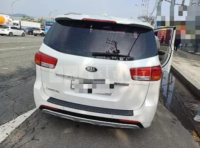 Photo 1 of 3: 2016 Kia Carnivals, VIN KNAMB81ABGS216949 — Korean insurance auction