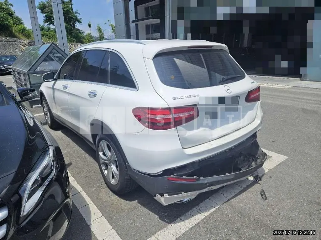 Photo 2 of 14: 2018 Mercedes-Benz GLC220 d 4Matic — Korean insurance auction