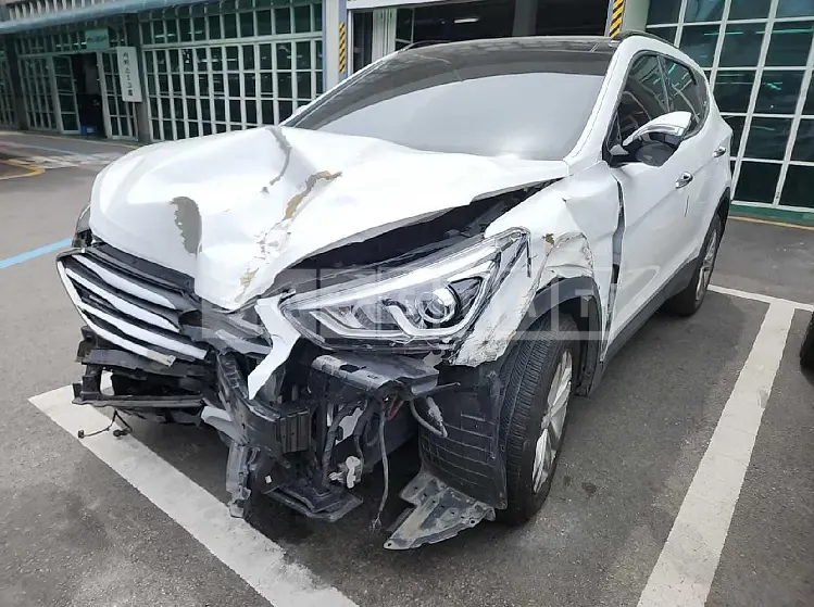 Photo 2 of 21: 2018 Hyundai Santa Fe, VIN KMHSW81UBJU804431 — Korean insurance auction